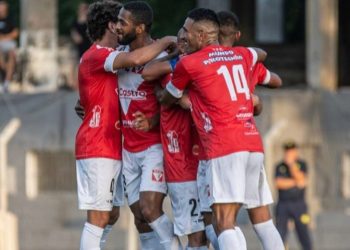 Mañana debuta como local