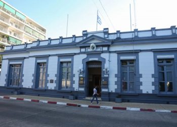 Funcionaria policial desvió $4 millones de pesos a su cuenta