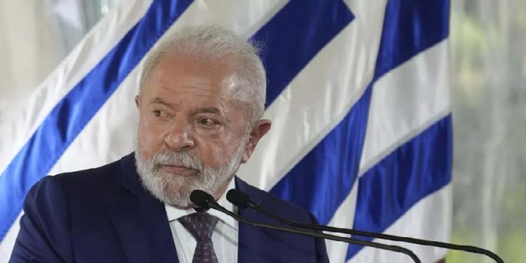 Brasil quiere impulsar integración y uso de monedas locales en reunión con Uruguay